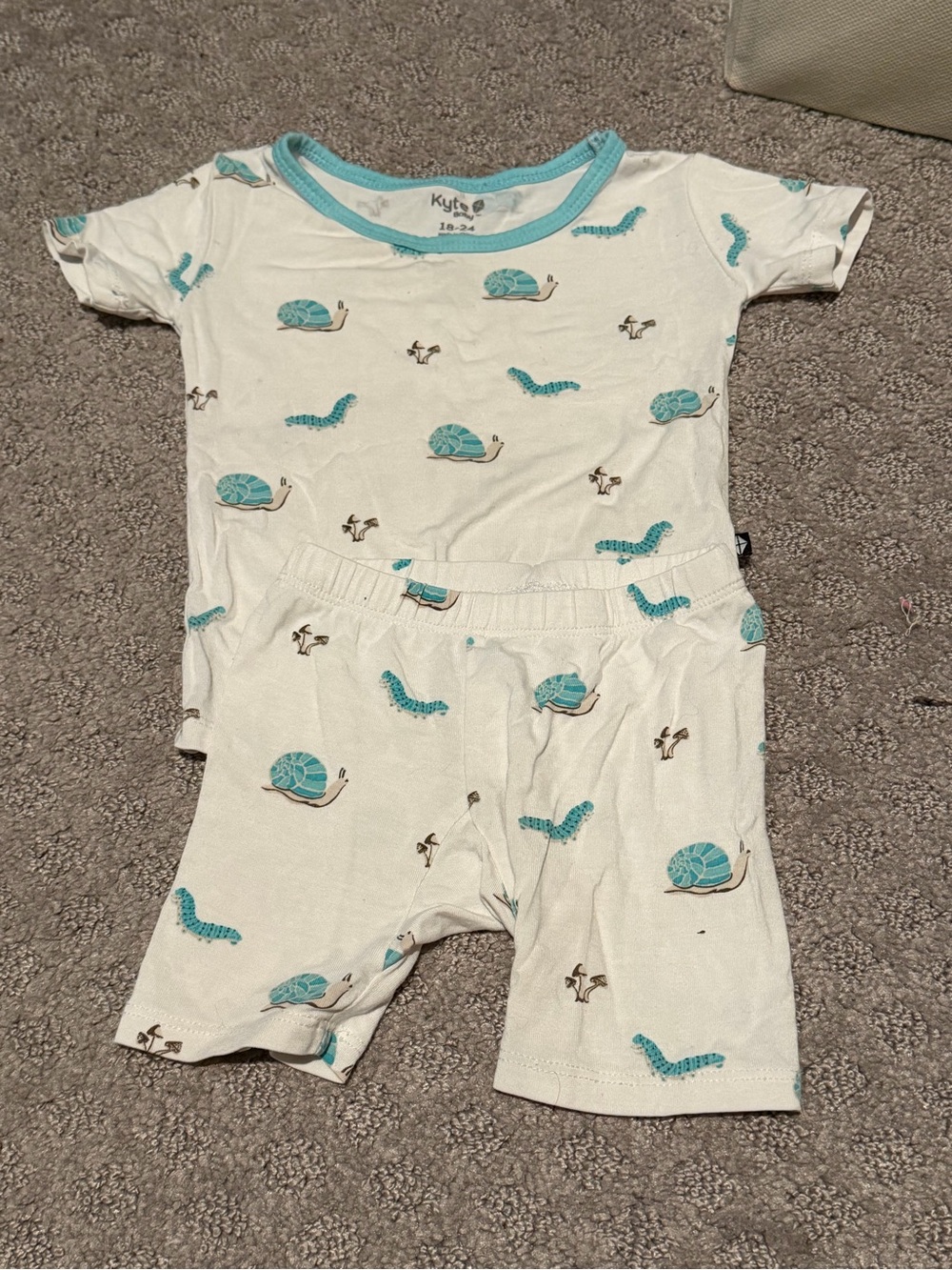 Kyte BABY Cream Pajama Set with Teal Snail & Worm Print